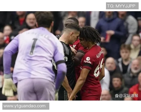 足球巨星赛场怒火失控引发激烈争议震撼全场观众热议不断